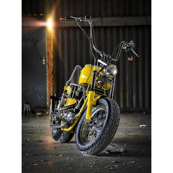 Gravura para Quadro Motocicleta Amarela em Galpo - Afi4065 - 61x81 Cm