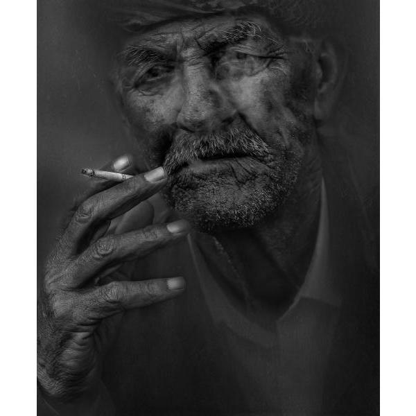Impressão em Tela para Quadros Retrato Homem Fumando Preto e Branco - Afic2082